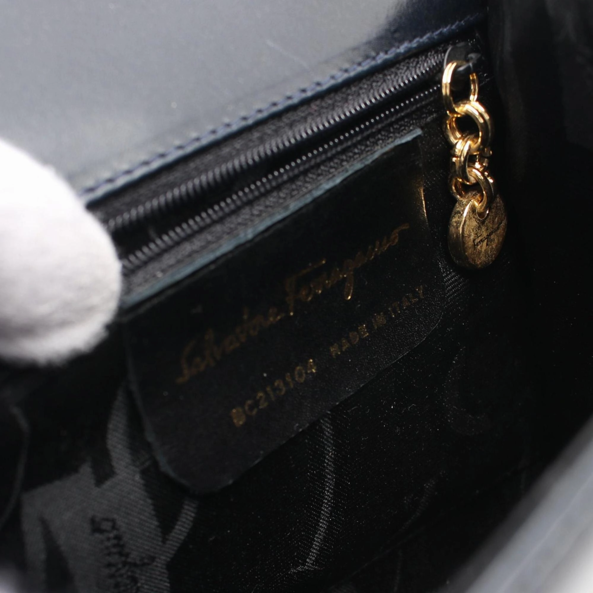 Salvatore Ferragamo Leather Handbag (Pre-Owned)