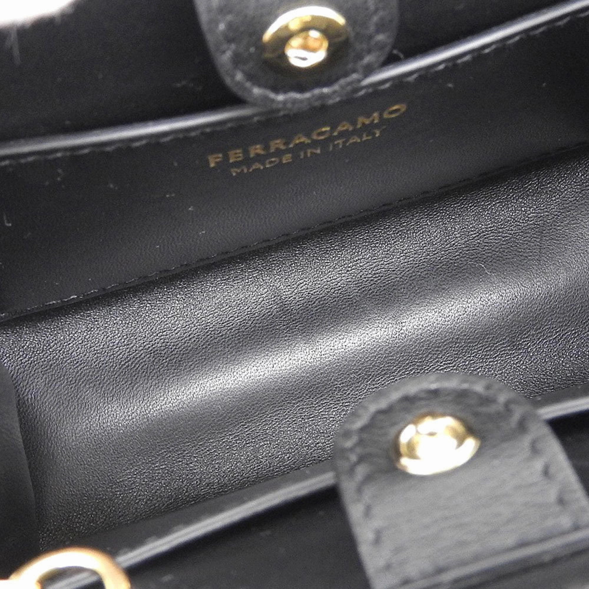 Salvatore Ferragamo Leather Handbag (Pre-Owned)