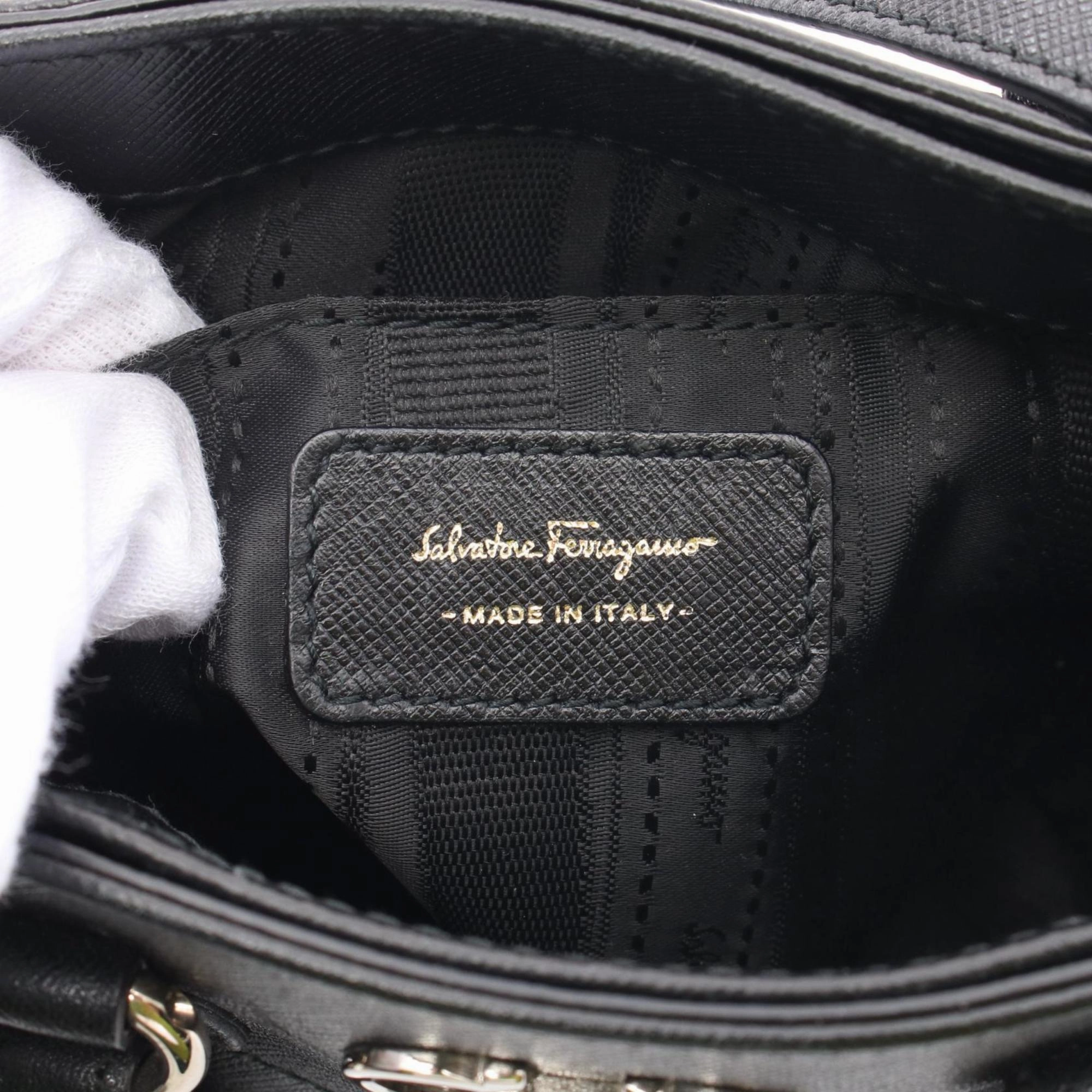 Salvatore Ferragamo Leather Handbag (Pre-Owned)