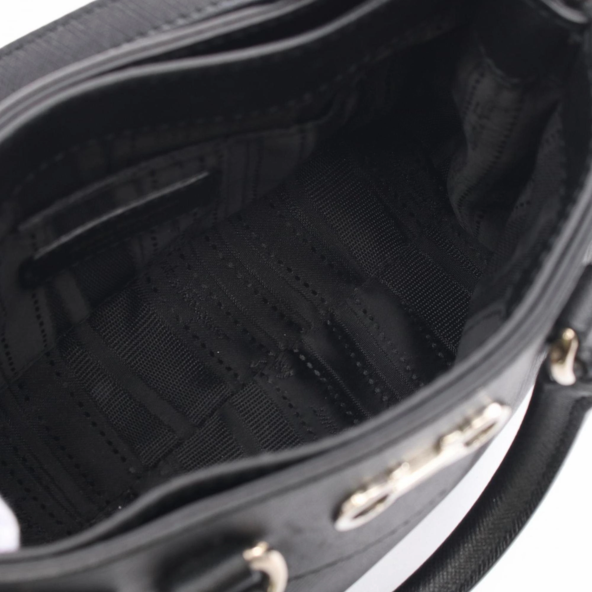 Salvatore Ferragamo Leather Handbag (Pre-Owned)