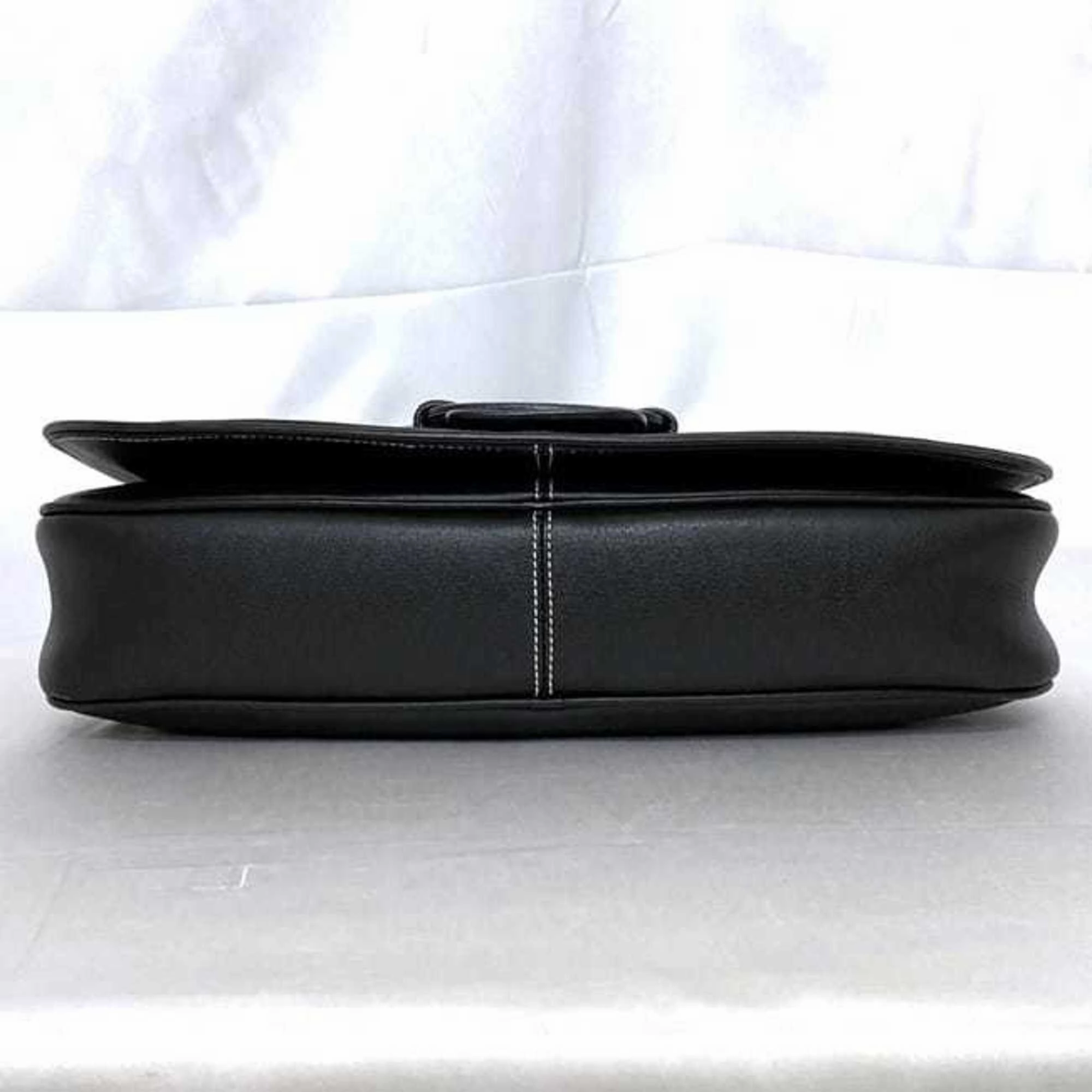 Salvatore Ferragamo  Leather Shoulder Bag (Pre-Owned)