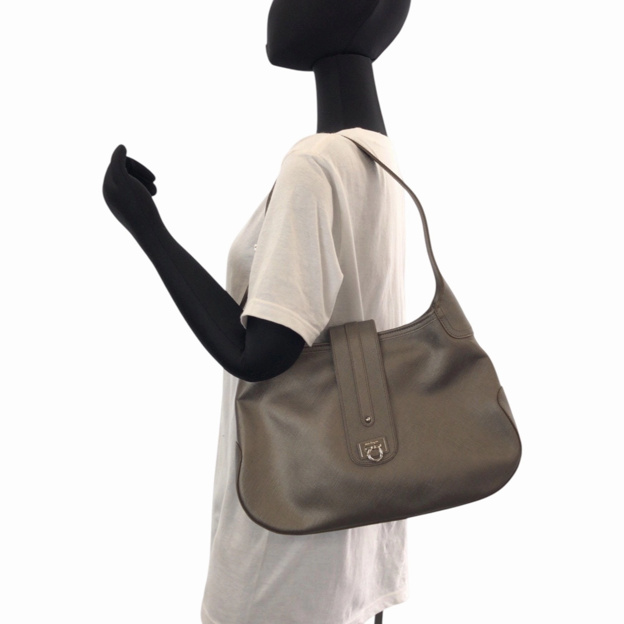 Salvatore Ferragamo Leather Shoulder Bag (Pre-Owned)