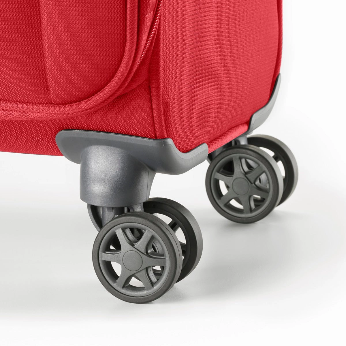 Samsonite Rhapsody Superlite Spinner Medium Luggage