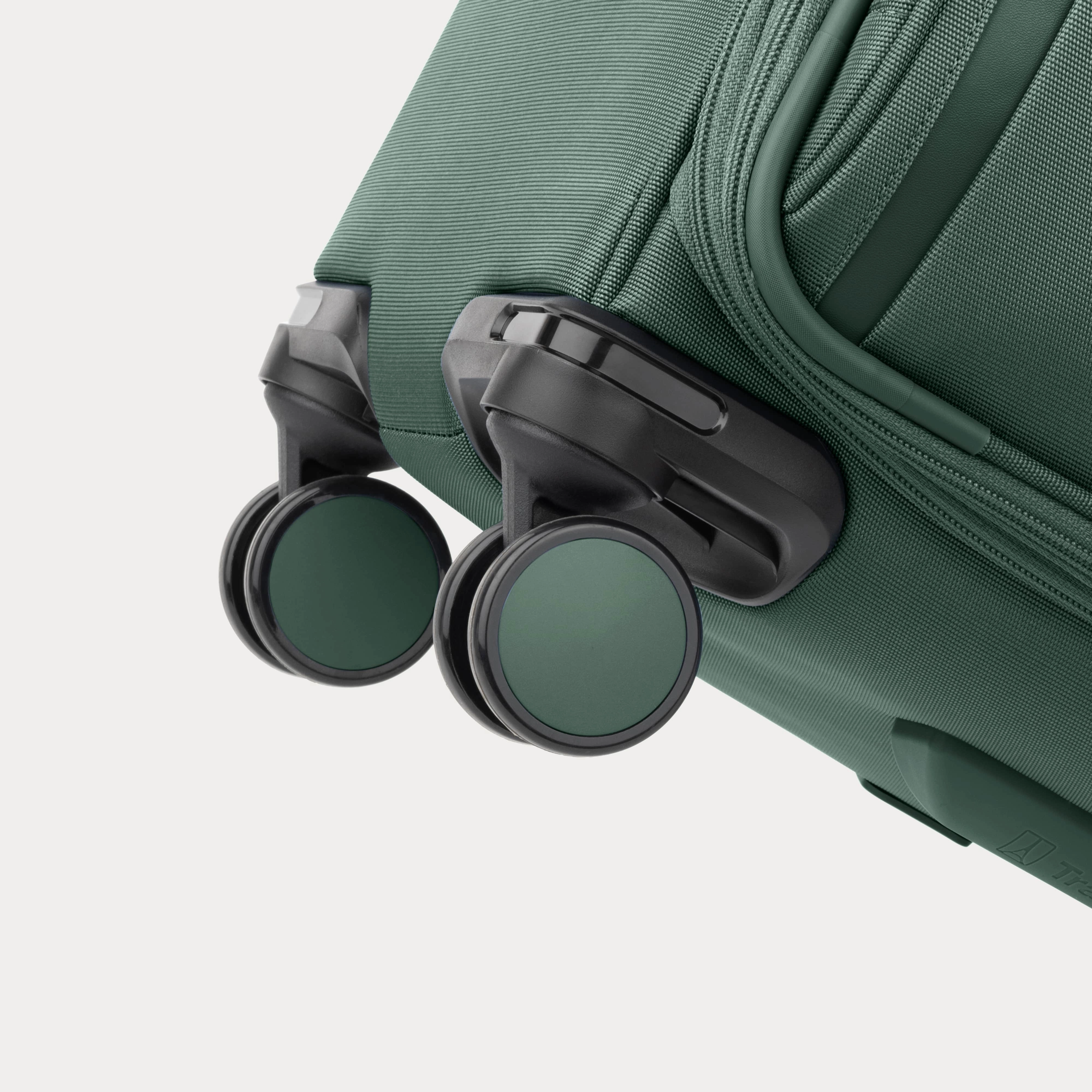 Travelpro VersaPack  Medium Check-In Expandable Spinner Luggage
