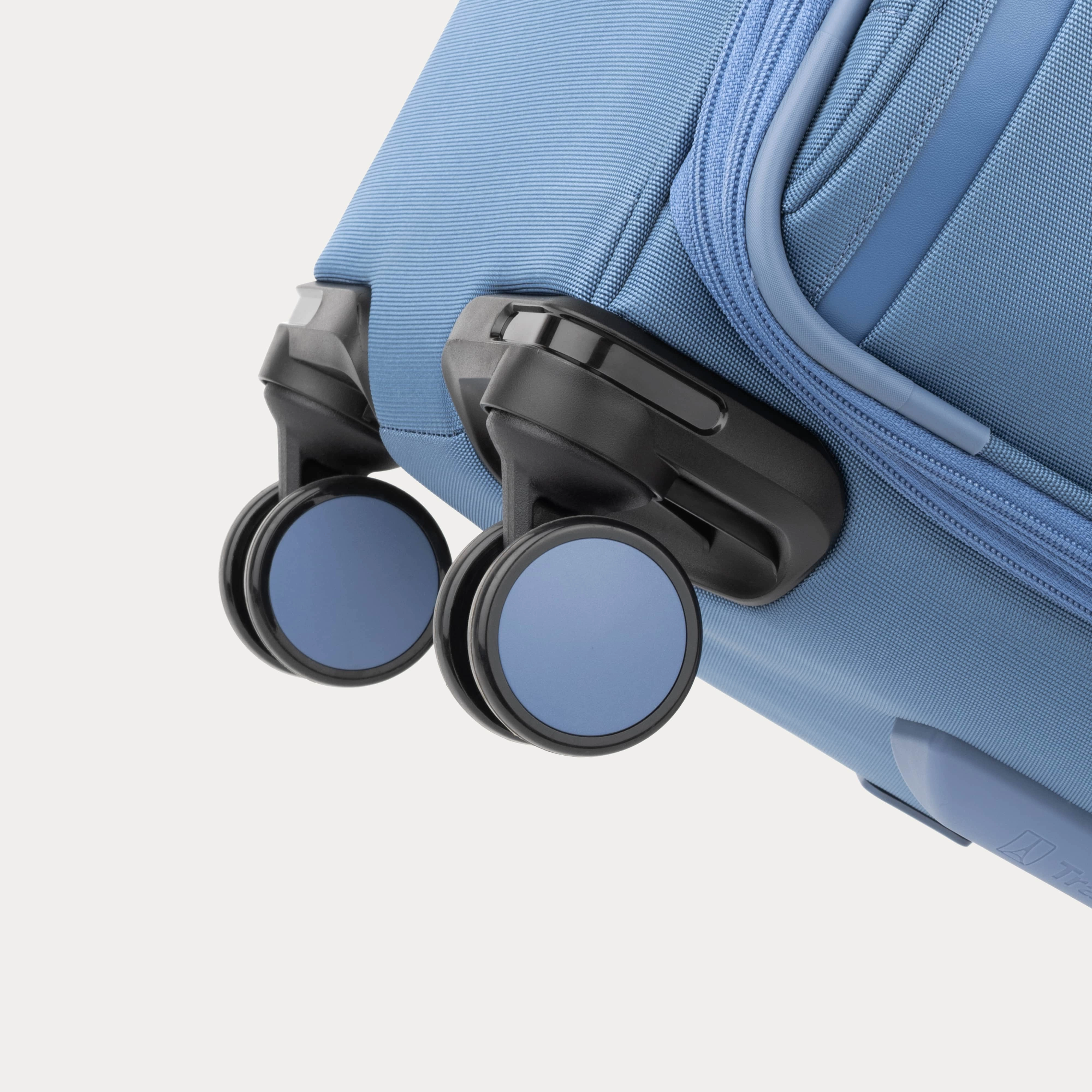 Travelpro VersaPack  Medium Check-In Expandable Spinner Luggage