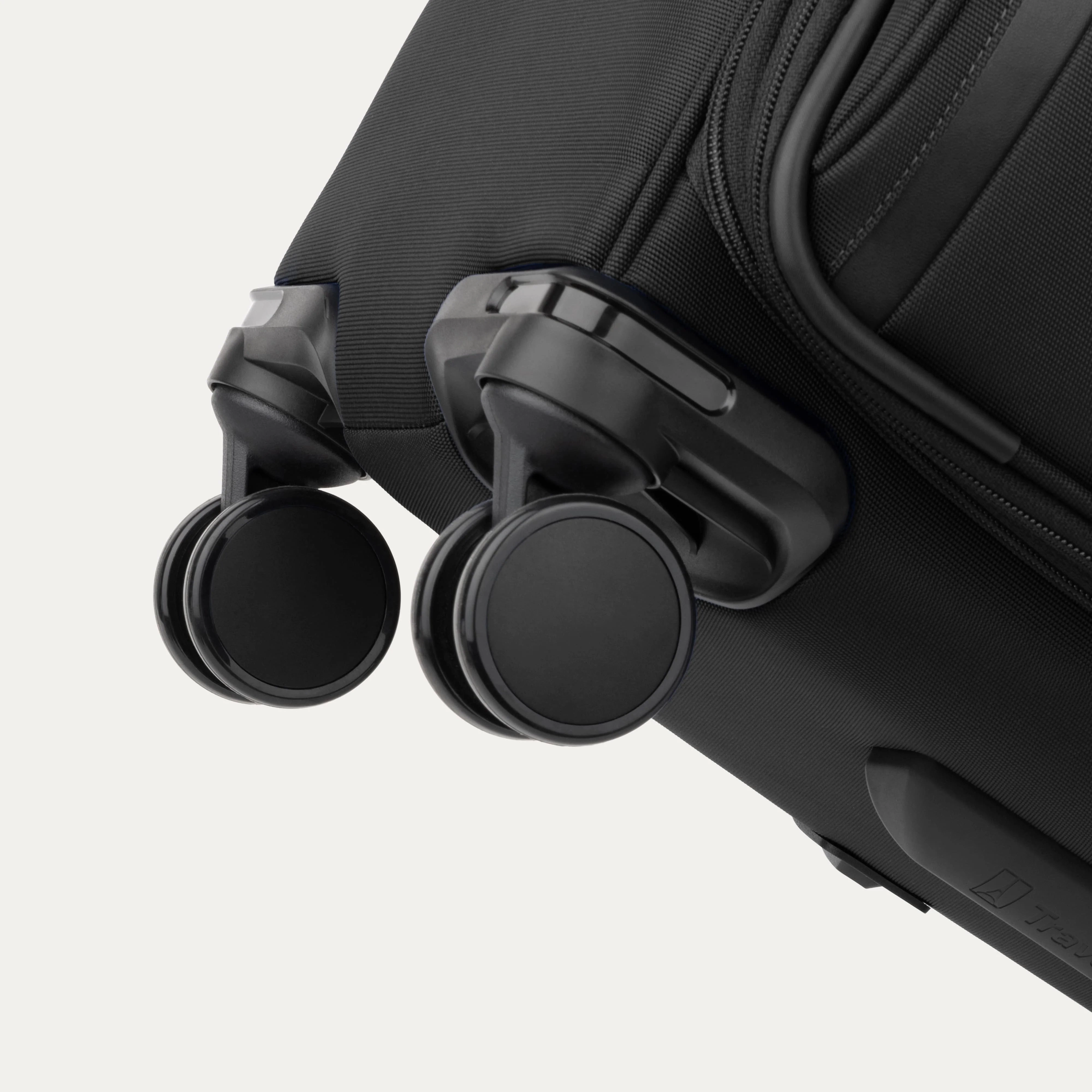 Travelpro VersaPack  Medium Check-In Expandable Spinner Luggage