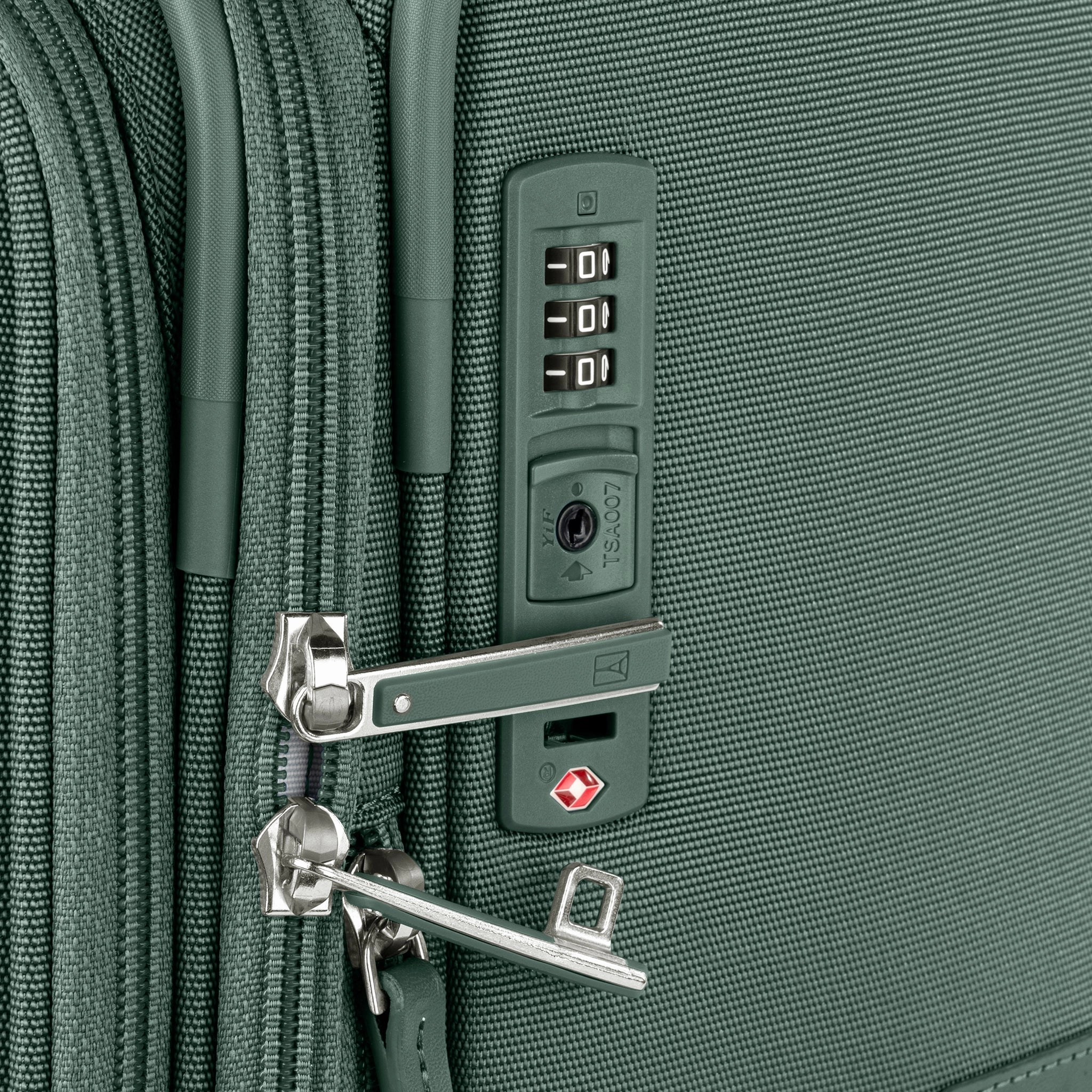 Travelpro VersaPack  Medium Check-in Expandable Spinner