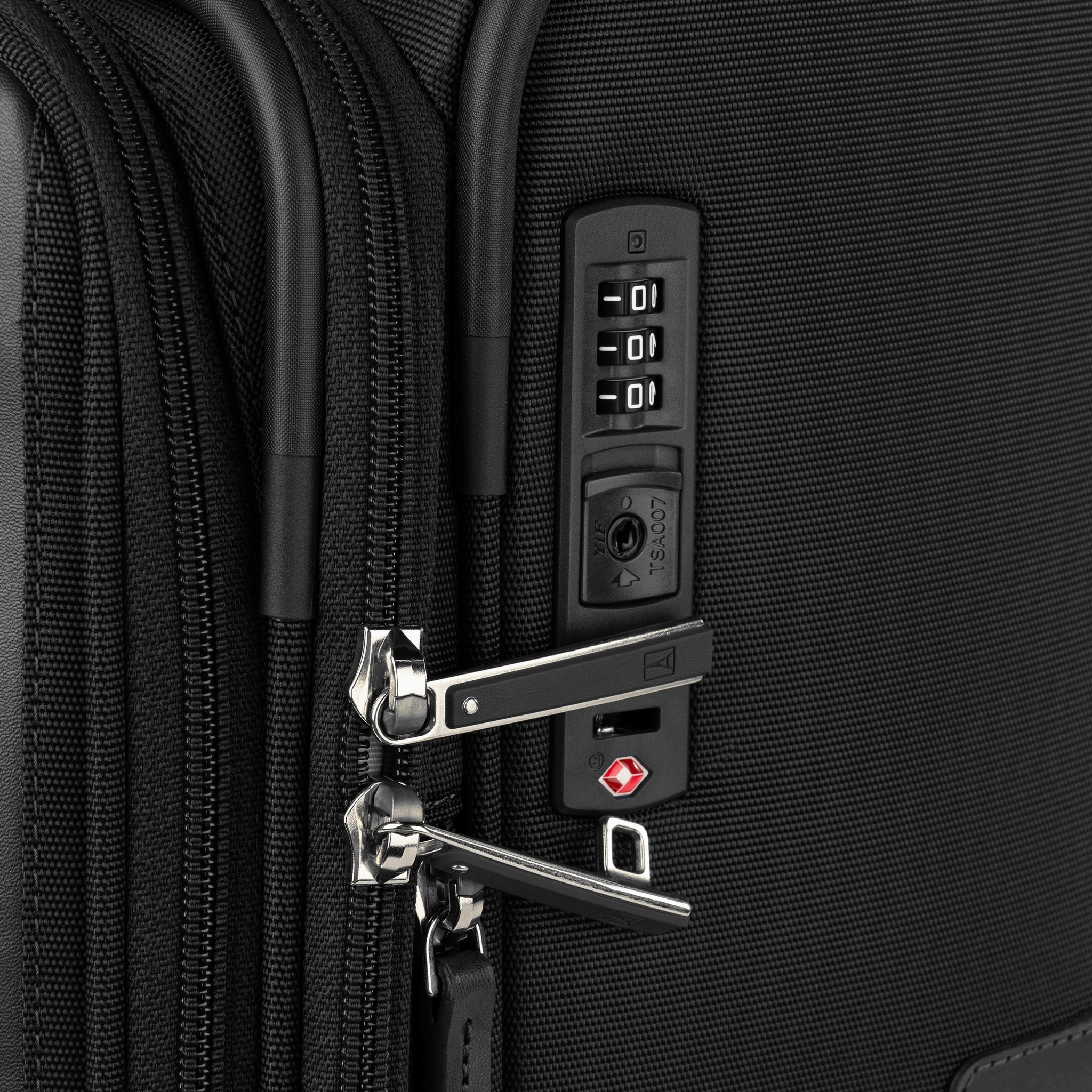 Travelpro VersaPack  Medium Check-in Expandable Spinner