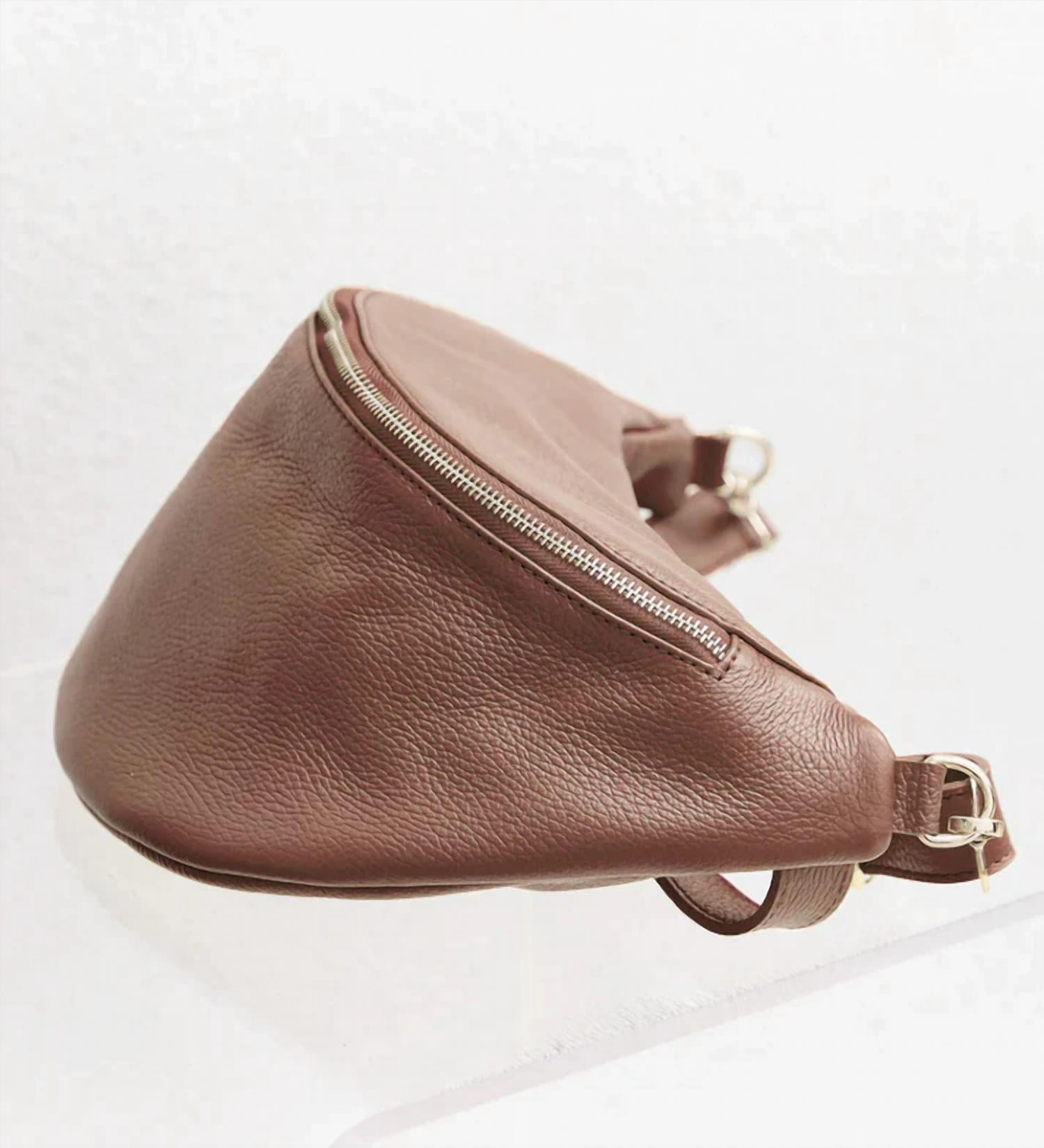 Women Leather Fanny Handbag In Chestnut