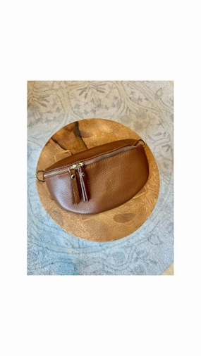 Women Leather Fanny Handbag In Chestnut