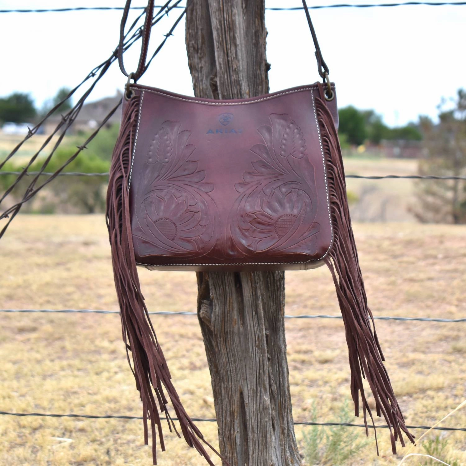 Women's Ariat Victoria Crossbody Bag In Brown