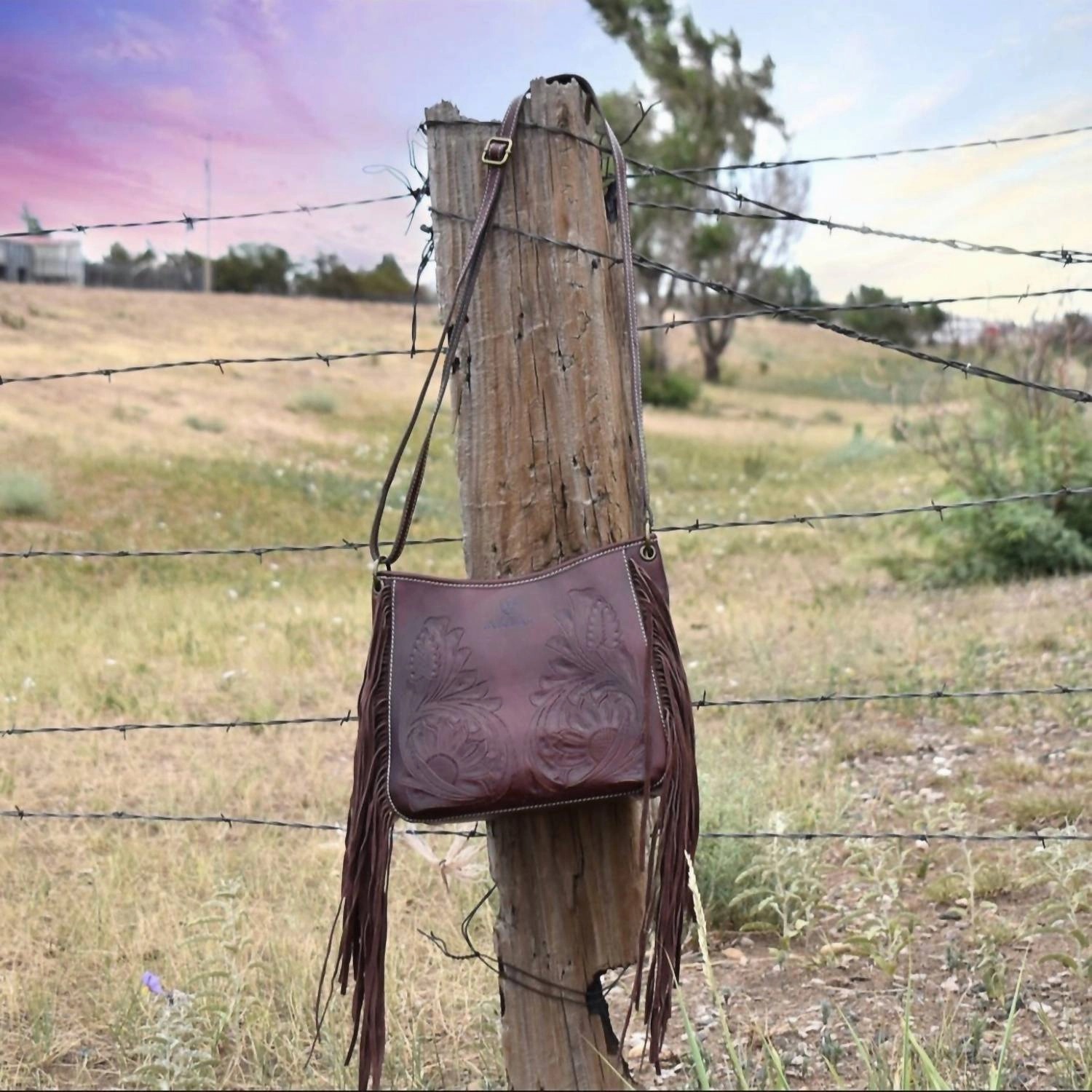 Women's Ariat Victoria Crossbody Bag In Brown
