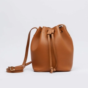 Women's Madison Bucket Bag In Caramel