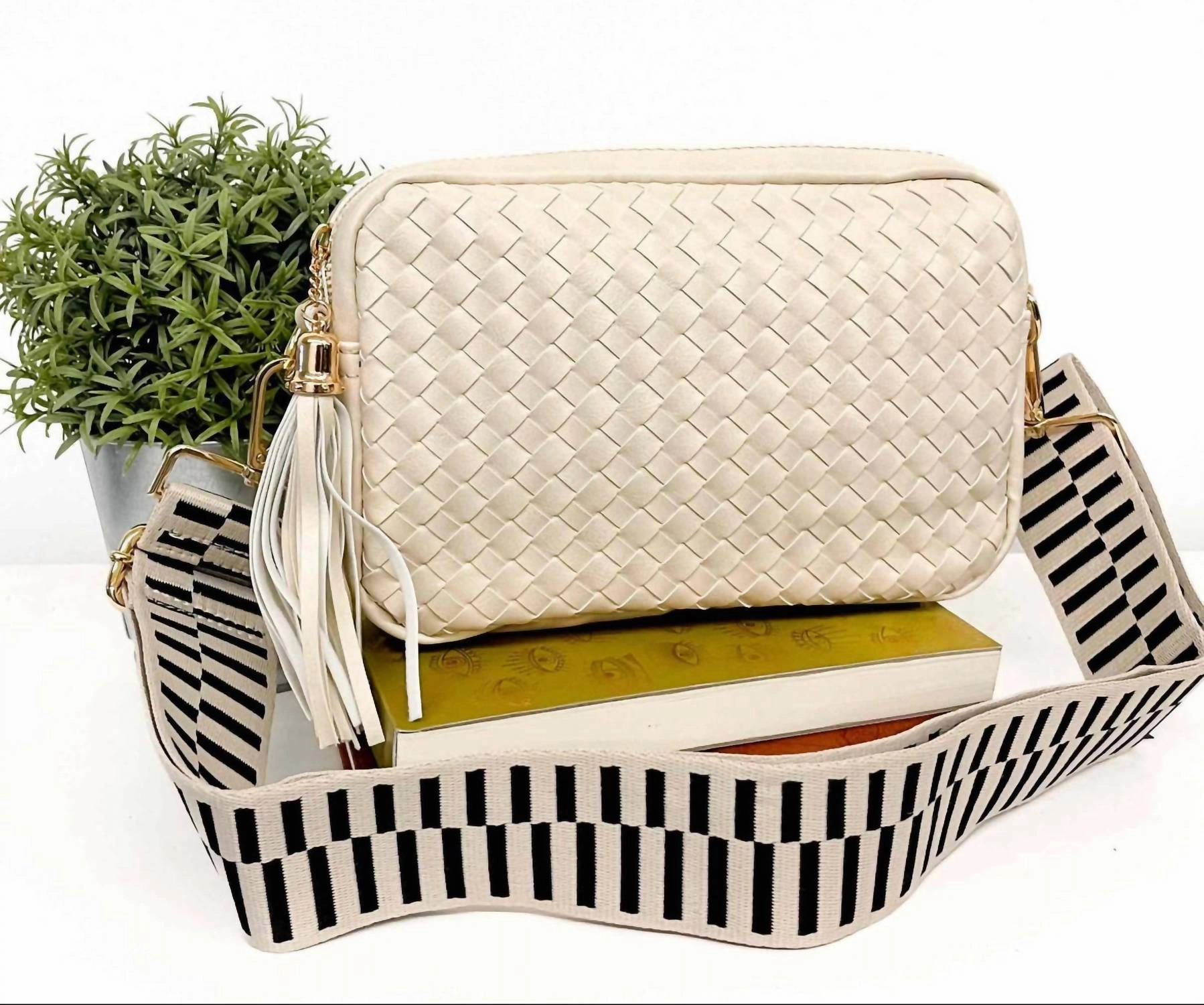 Women's Woven Willow Camera Crossbody Bag In Cream