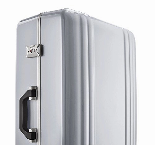 Zero Halliburton Classic Polycarbonate 2.0 22" Carry On Travel Case in Black